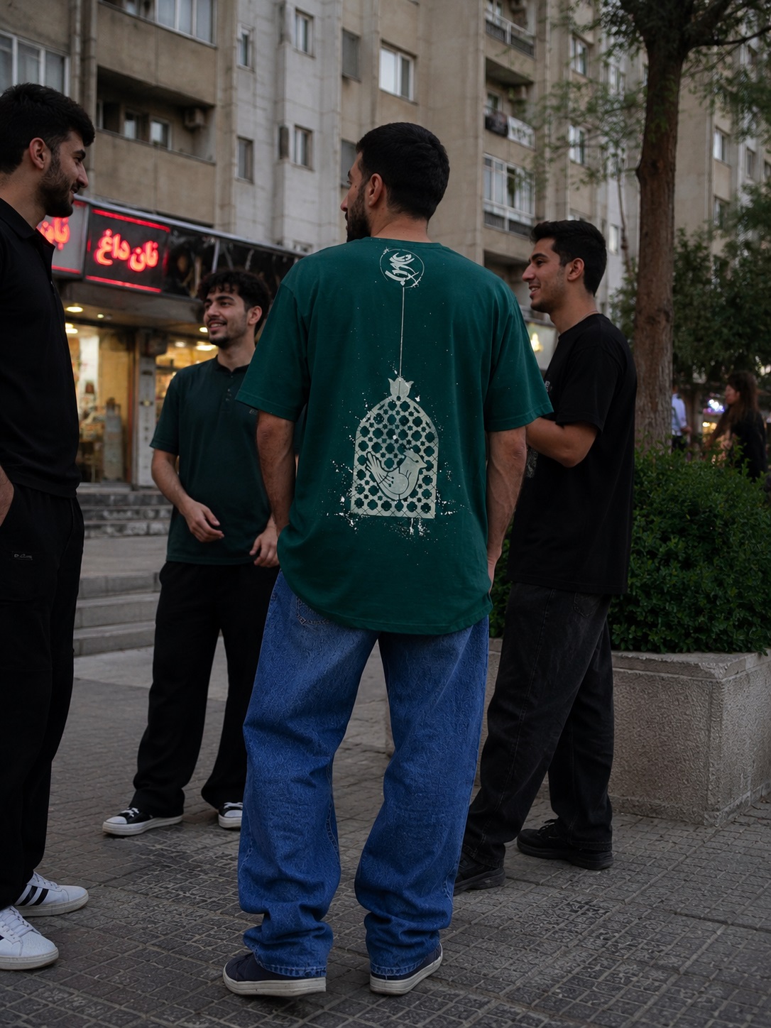 تیشرت لانگ صبورا طرح ساعت عشق تنخور خیابانی